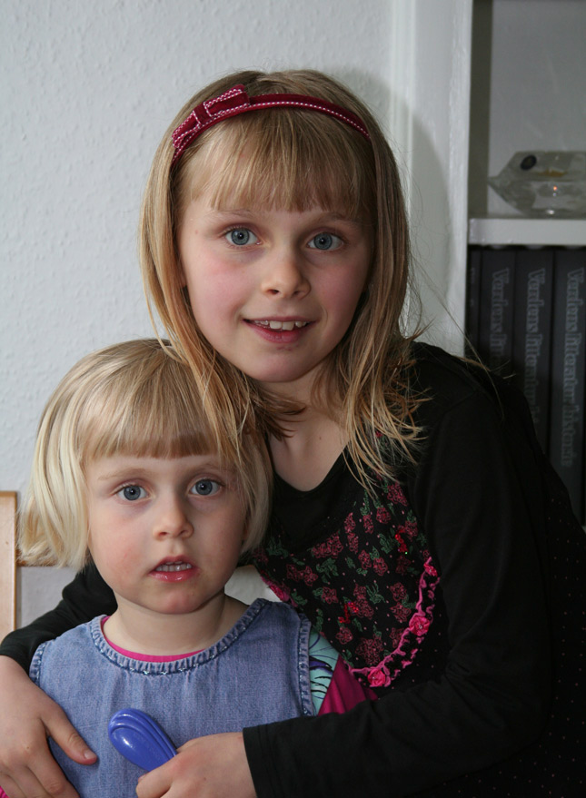 Helene og Emma maj 2010